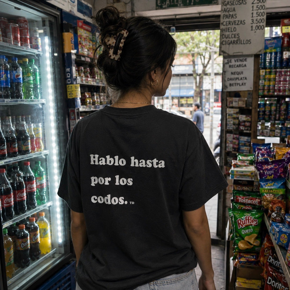 Hablo Hasta Por Los Codos